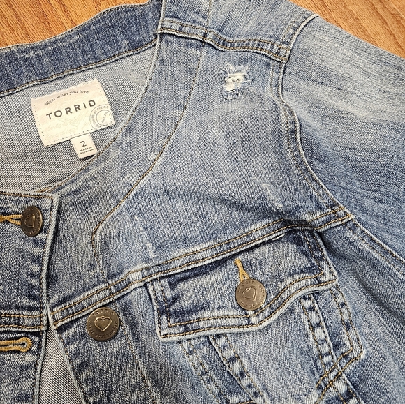 Torrid Cropped Jean Jacket Size 2 - Picture 3 of 6